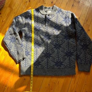 LL Bean Gray and Blue Snowflake Patterned Men's Long Wool Sweater